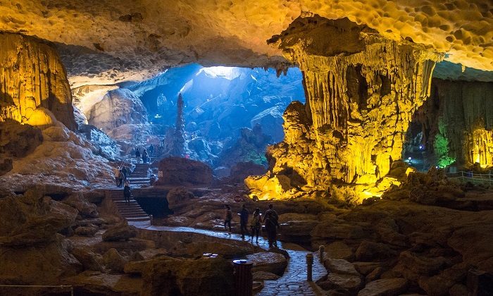 Du lịch Quảng Ninh - Hang Đầu Gỗ